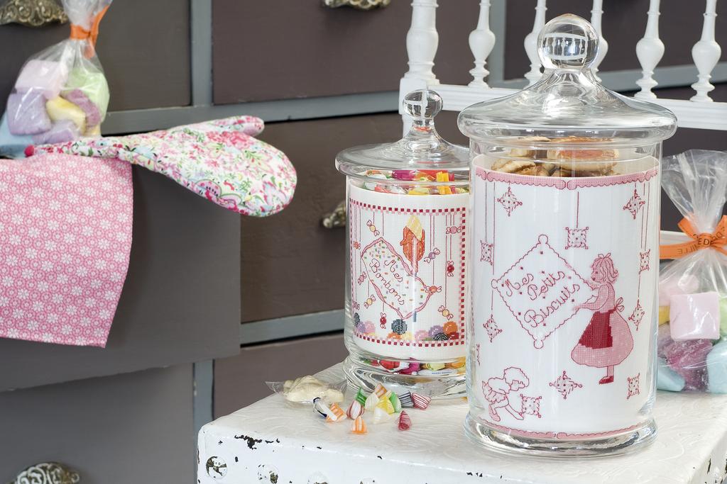 Bocaux de confiseurs, grille à retrouver dans le magazine Création Point de Croix n°2