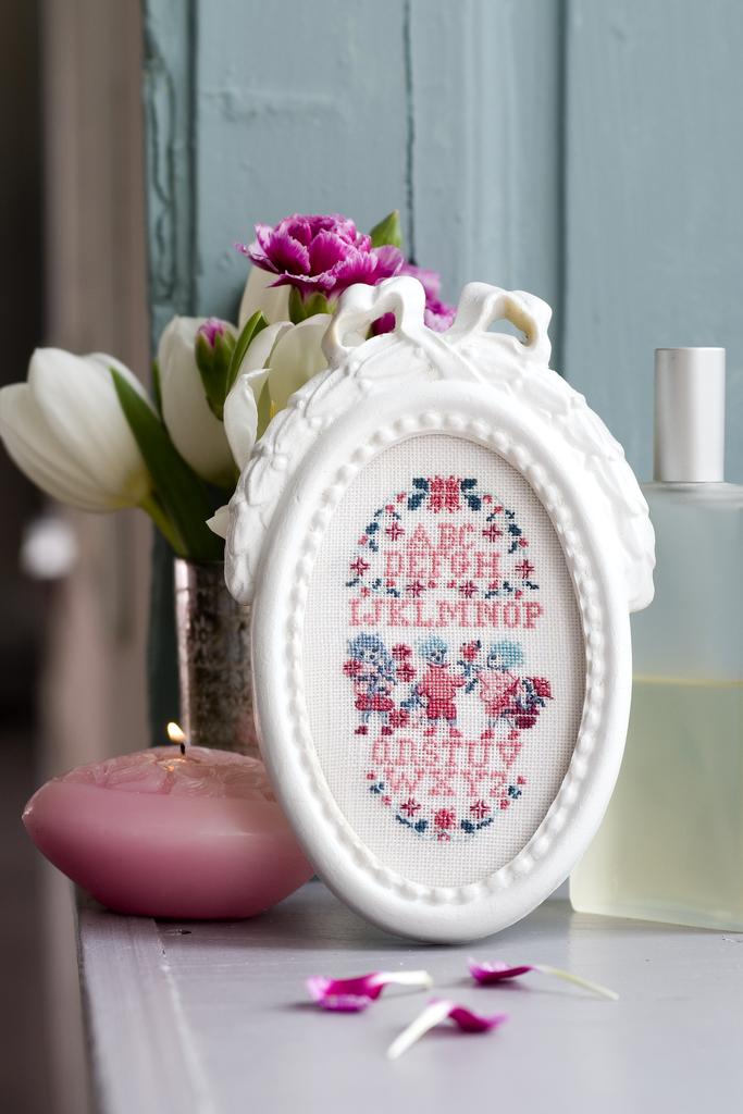 Petits ABC printaniers : C’est une fille ! de Perrette Samouiloff, Création Point de Croix n°002