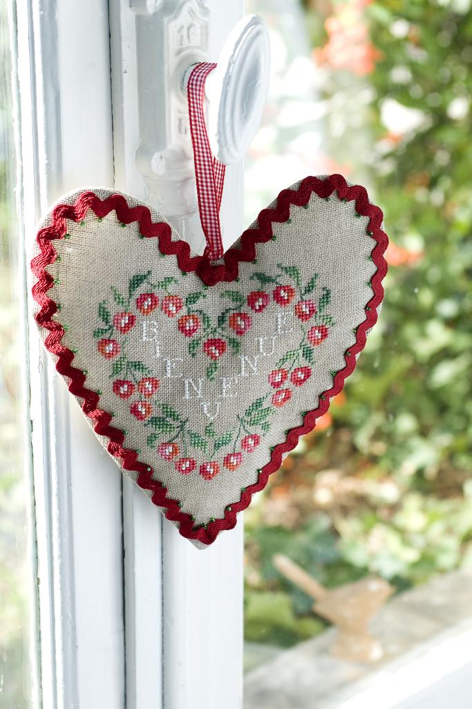 Joli coeur de Marie- Anne Réthoret, Création Point de Croix n°002