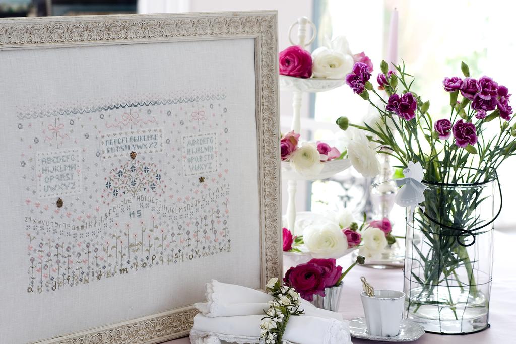 Petits ABC printaniers : Lettres fragiles dans les prés de Marie Suarez, Création Point de Croix n°002