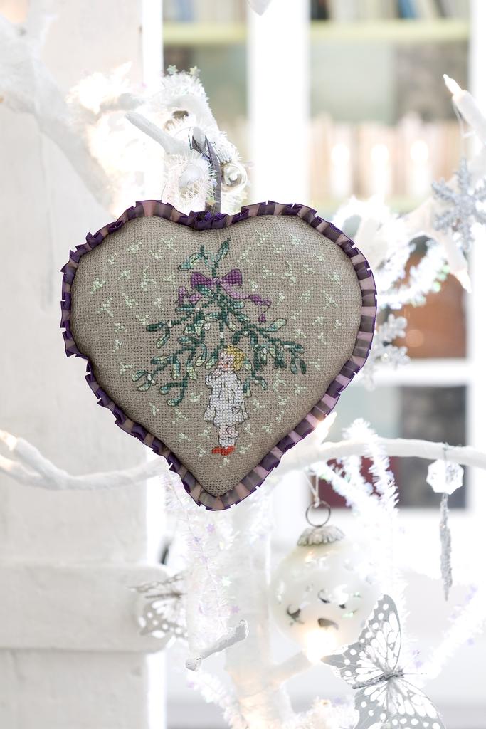 Au gui l’an neuf de Hélène Le Berre, Création Point de Croix n°005