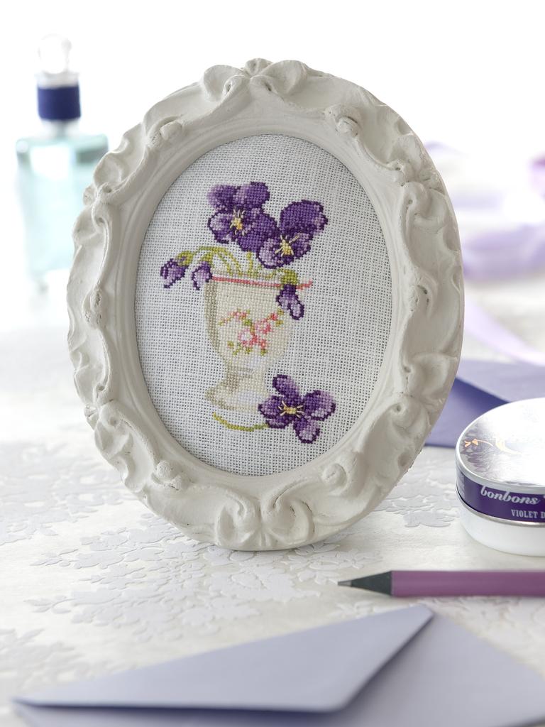 Fragiles violettes de Hélène le Berre, Création Point de Croix n°007