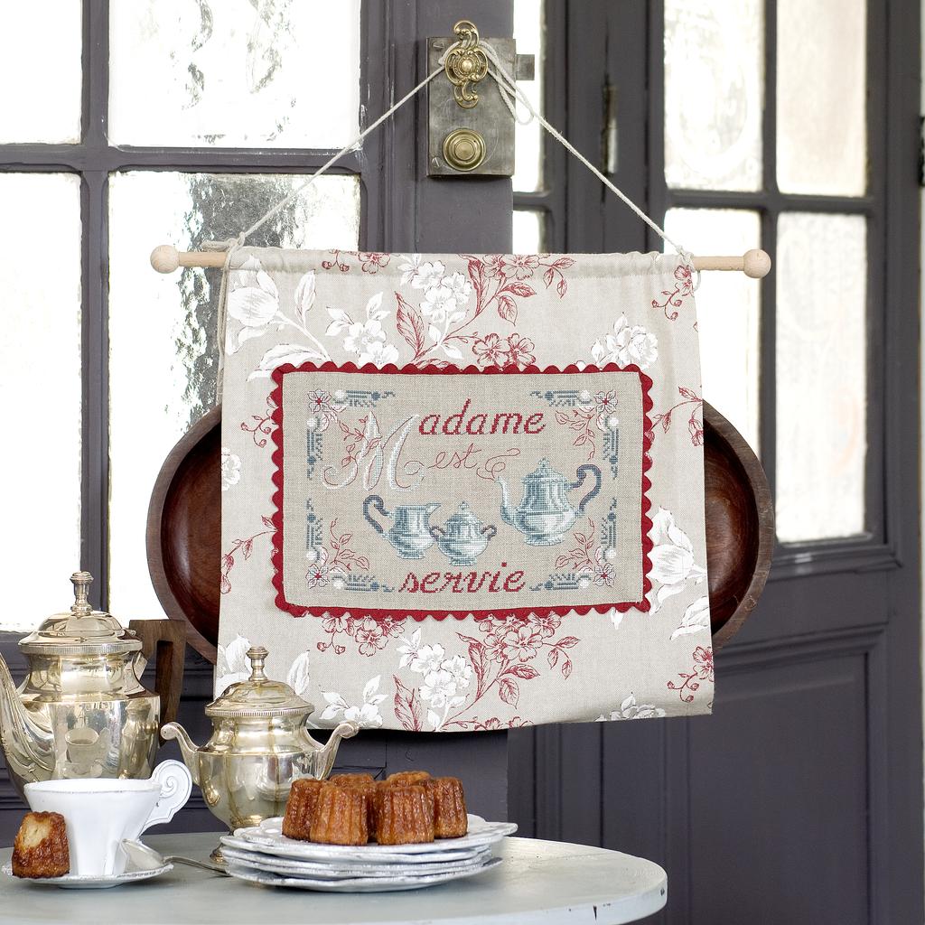 Le plateau de Madame de Véronique Enginger, Création Point de Croix n°007