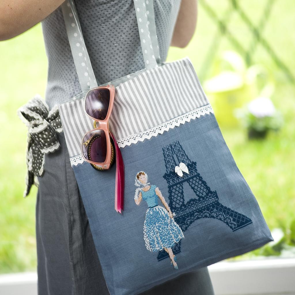 Joli sac « La Parisienne » , de Véronique Enginger, Création Point de Croix n°008
