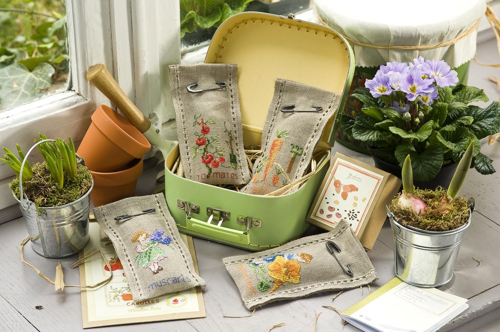 Pour les petits jardiniers petits jardiniers de Véronique Enginger, Création Point de Croix n°008