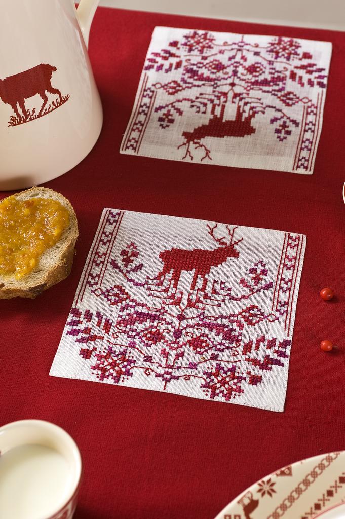 Table nordique de Hélène Le Berre, Création Point de Croix n°016