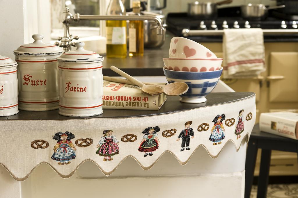 L’étagère de l’oncle Hansi de Véronique Enginger, Création Point de Croix n°016