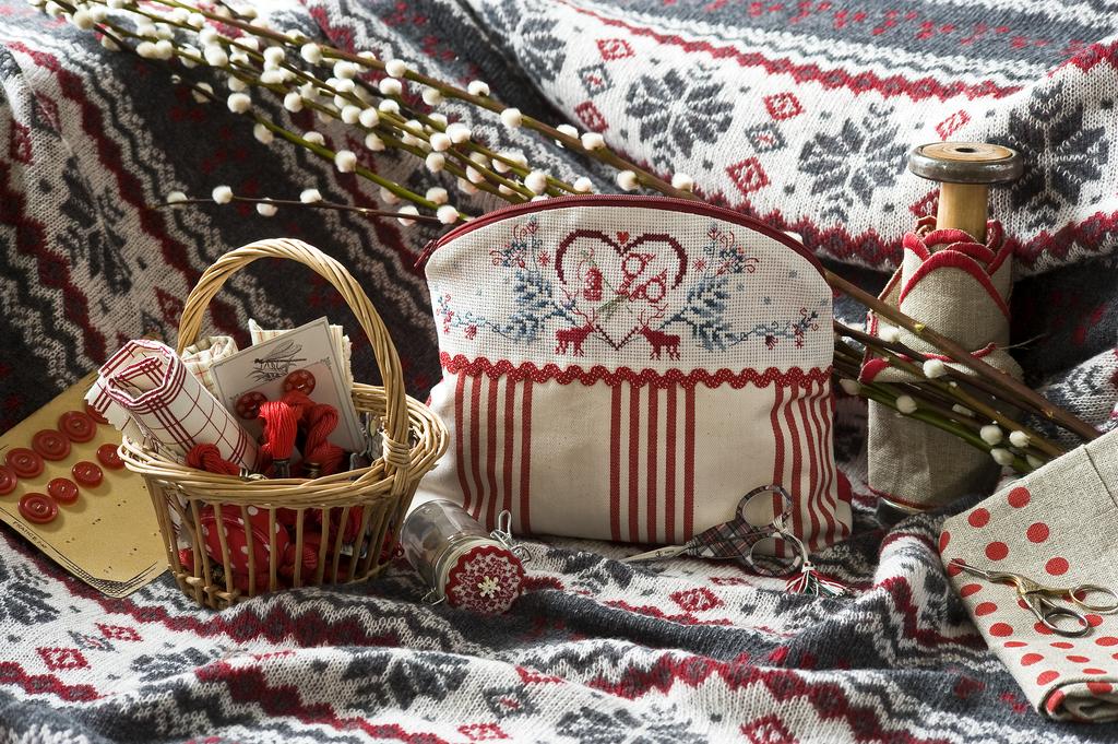 Ma trousse à ouvrage de Véronique Enginger, Création Point de Croix n°016