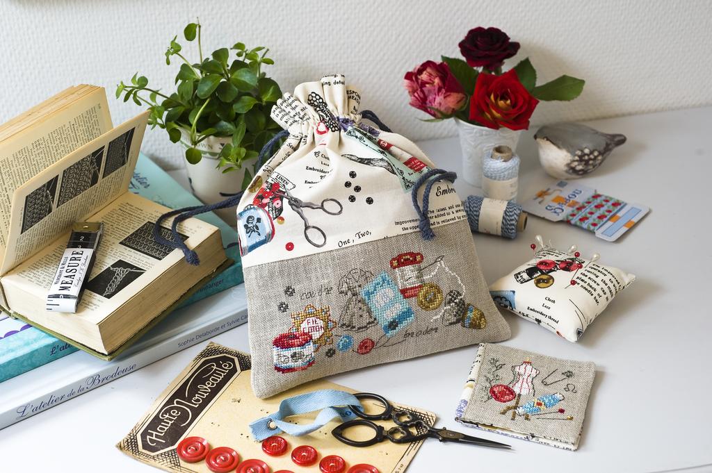 Nécessaire de broderie « Rétro », Création Point de Croix n°025