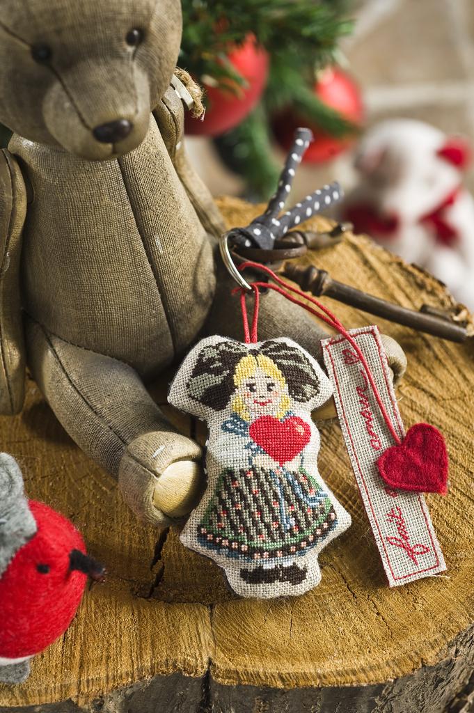 Poupée de clefs, Création Point de Croix n°025