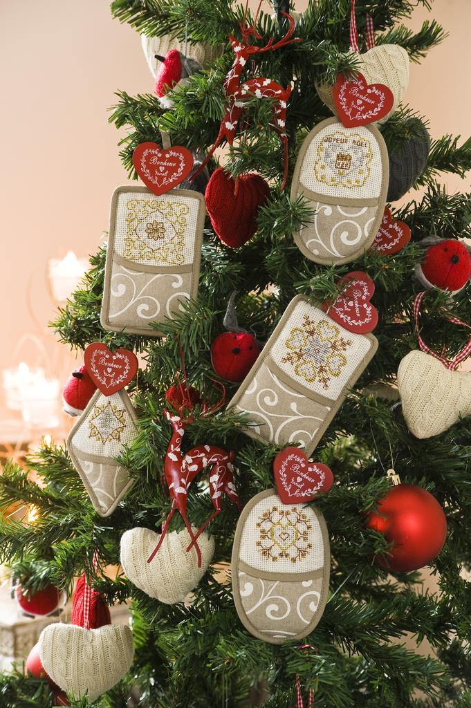 Suspensions d’or et d’argent de Marie-Anne Réthoret, Création Point de Croix n°025