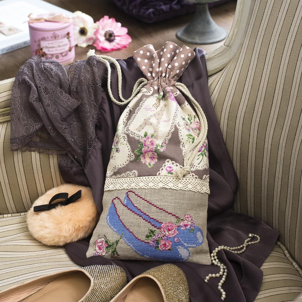 Ballerines de Cendrillon de Hélène le Berre, Création Point de Croix n°027