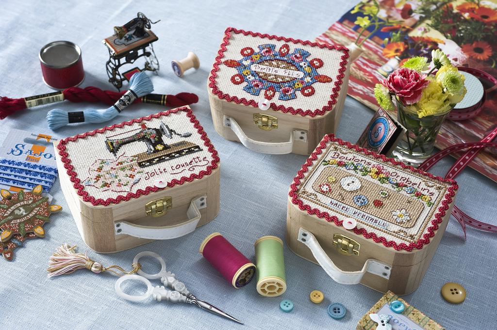 Trois petites valises de Véronique Enginger, Création Point de Croix n°029