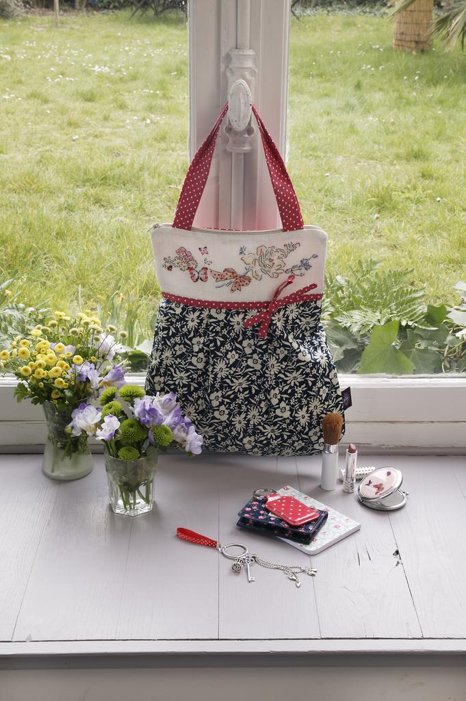 Sac « Jardin de papillons » de Hélène le Berre, Création Point de Croix n°030