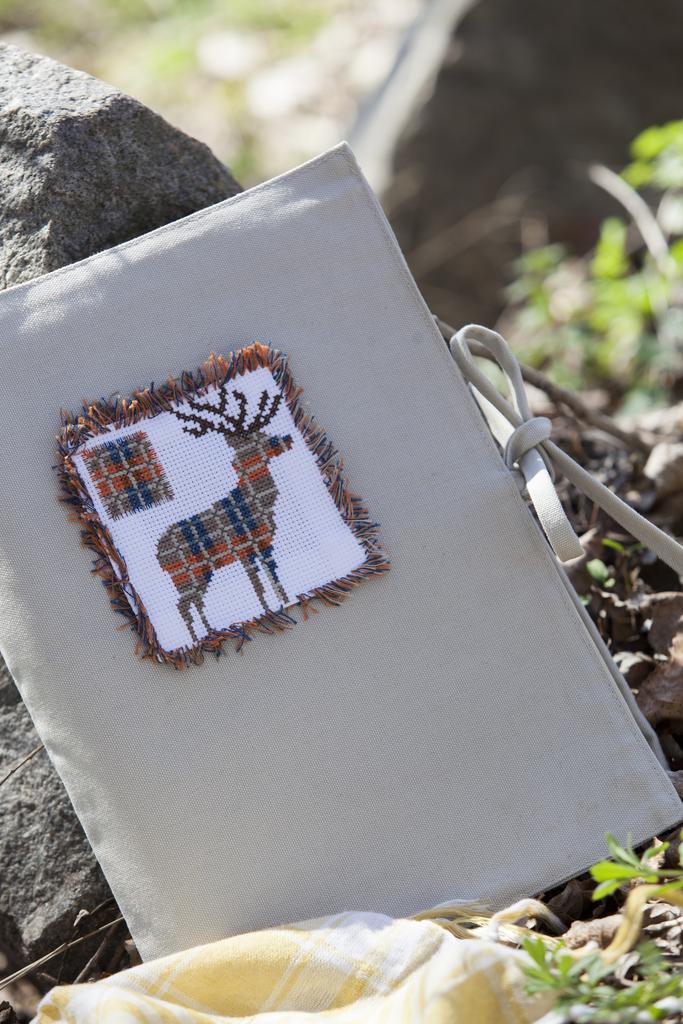 Cahier Cerf, Création Point de Croix n°053