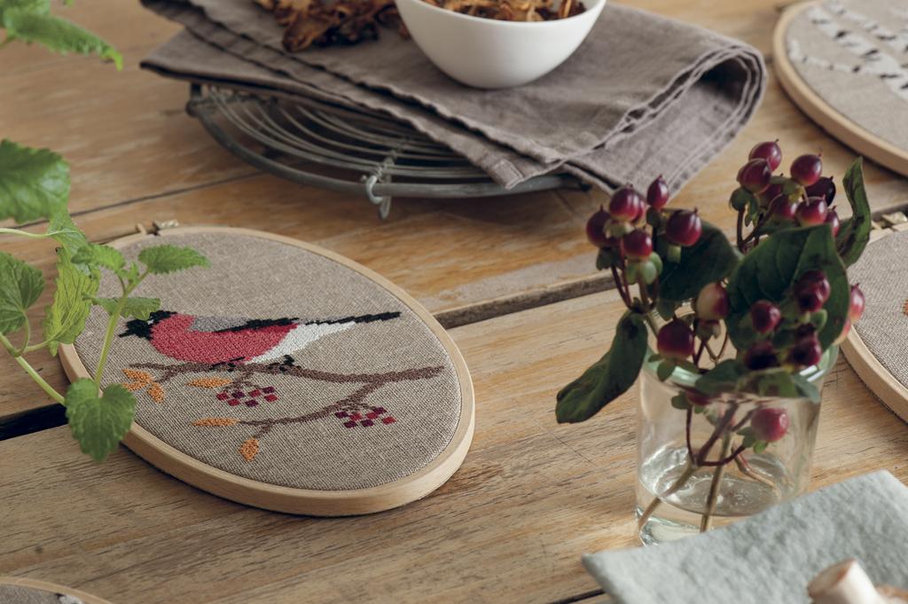 L’oiseau posé sur la branche, Création Point de Croix n°053