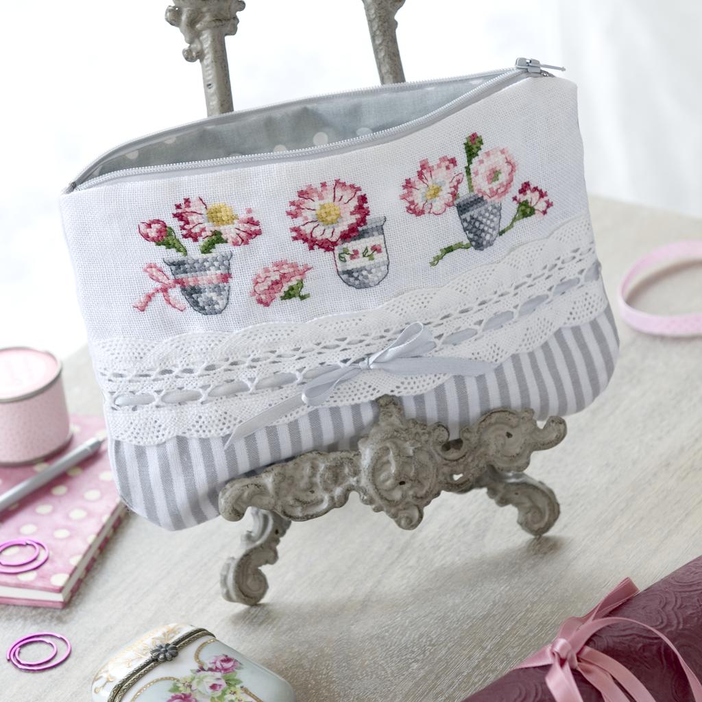 Des pâquerettes de Véronique Enginger, Création Point de Croix n°056