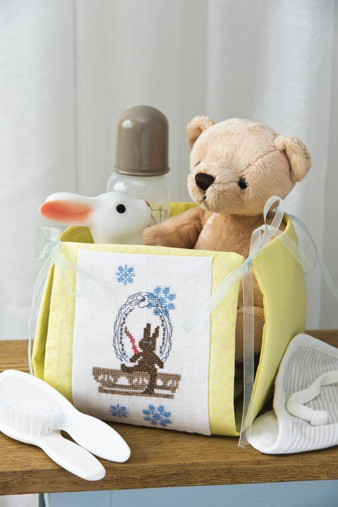 Joli pochon : pour tout avoir à portée de main pour les petits soins de bébé, Création Point de Croix n°059