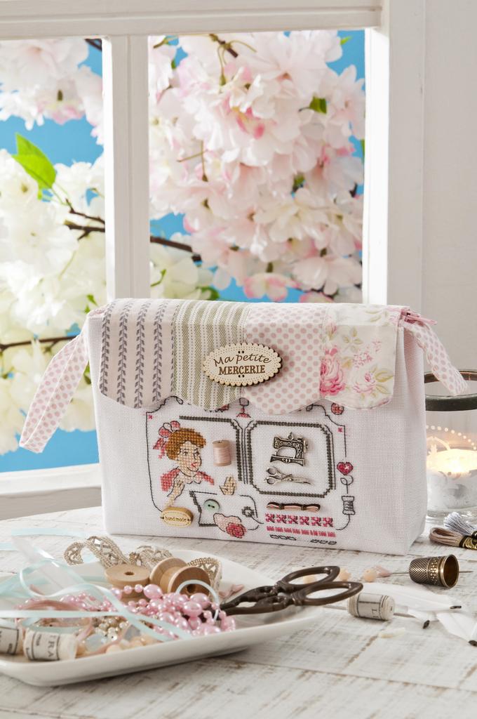 Une trousse pour ranger son matériel couture, Création Point de Croix n°070