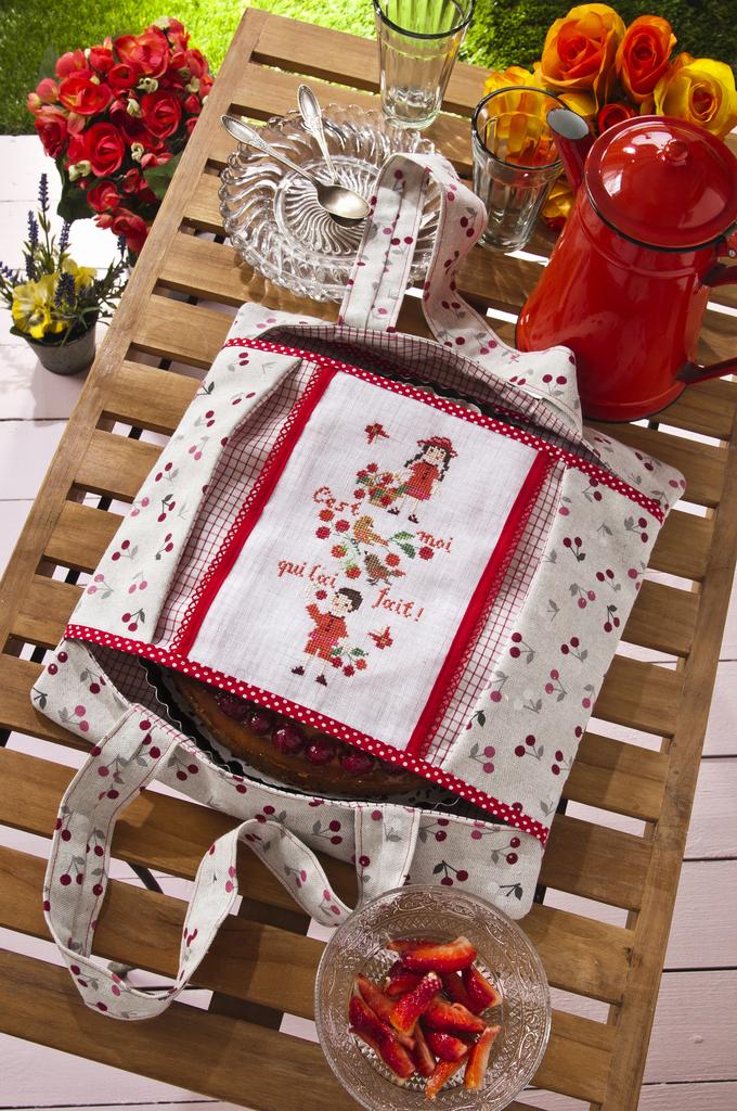 Un sac à tarte «aux cerises», Création Point de Croix n°070