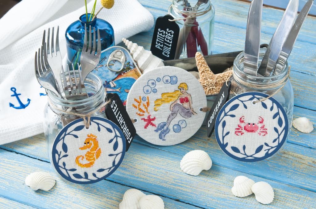 Des porte-couverts et serviettes, Création Point de Croix n°071