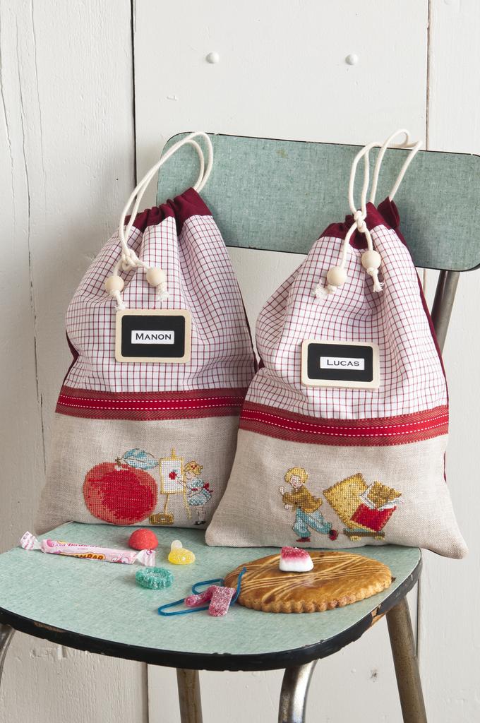Un sac à goûter, Grille disponible dans le numéro Création Point de Croix n°072