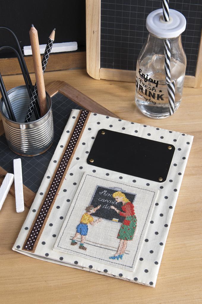 Accessoires de bureau Cahier, Création Point de Croix n°072
