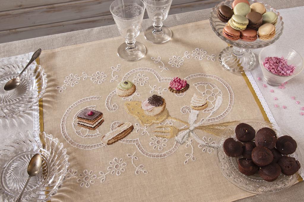 Un chemin de table gourmand, Création Point de Croix n°075