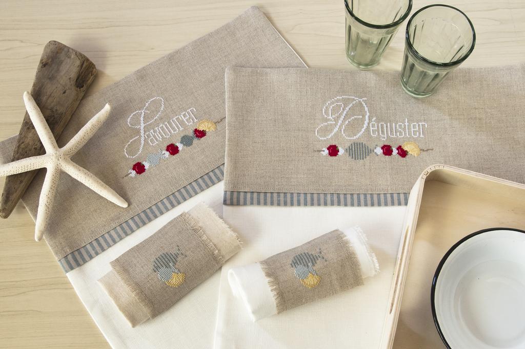 Sets de table & ronds de serviette, Création Point de Croix n°077