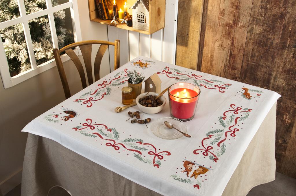 Broder une nappe de Noël, Création Point de Croix n°079