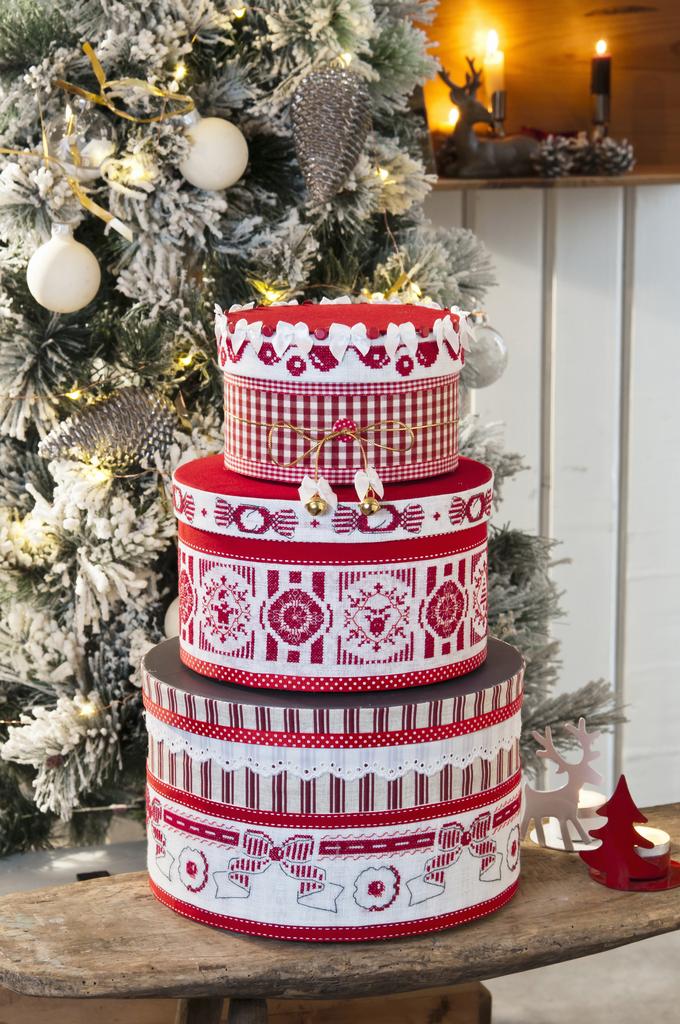 Boîte de  « gâteau de Noël », Création Point de Croix n°079