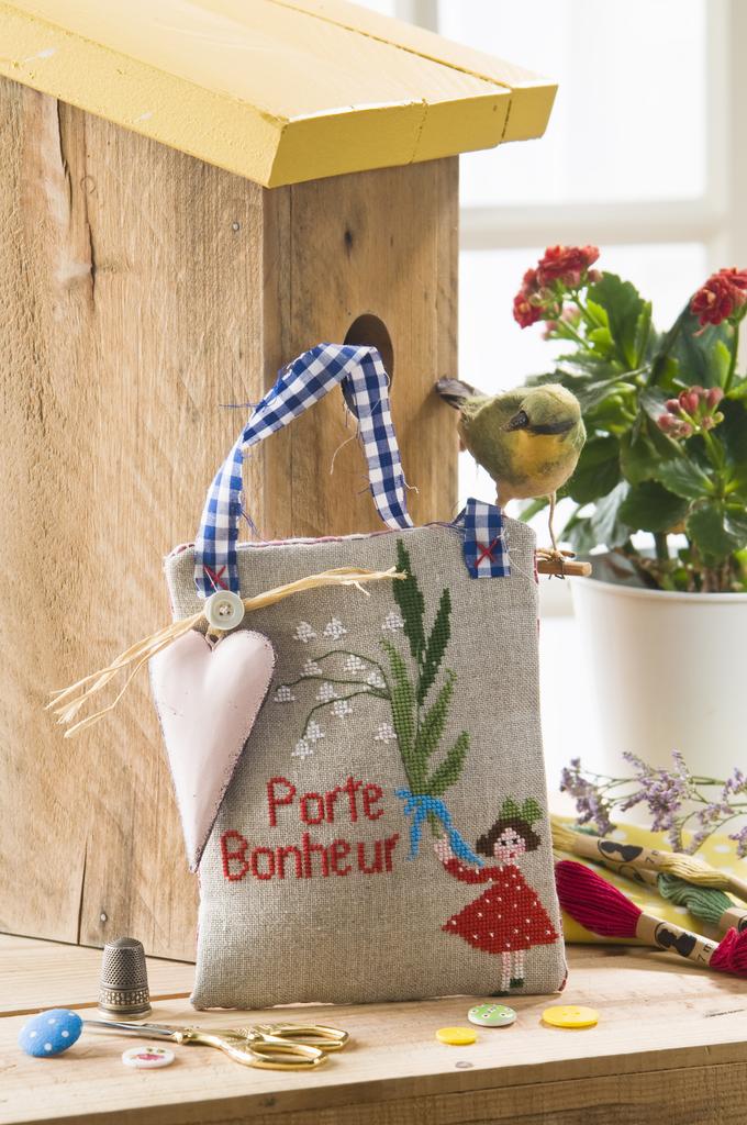 Un petit sachet «  porte- bonheur   » du 1er mai !, Création Point de Croix n°087