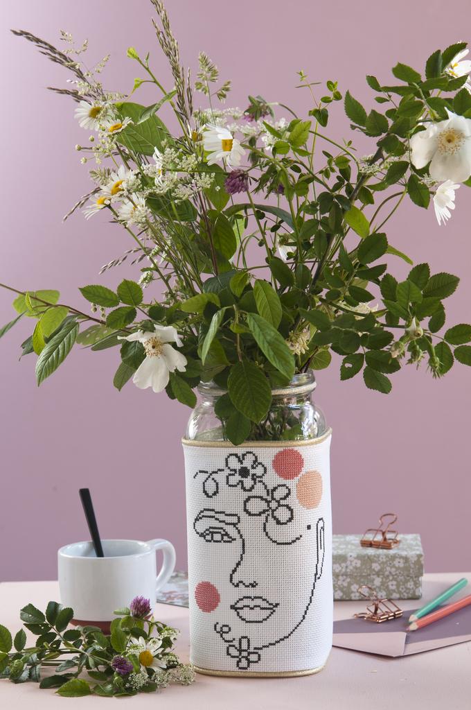 Joli vase !, Création Point de Croix n°089