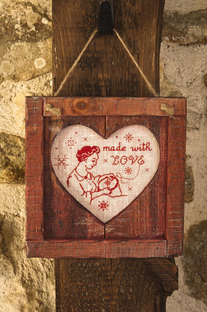 Made with Love, Création Point de Croix n°090