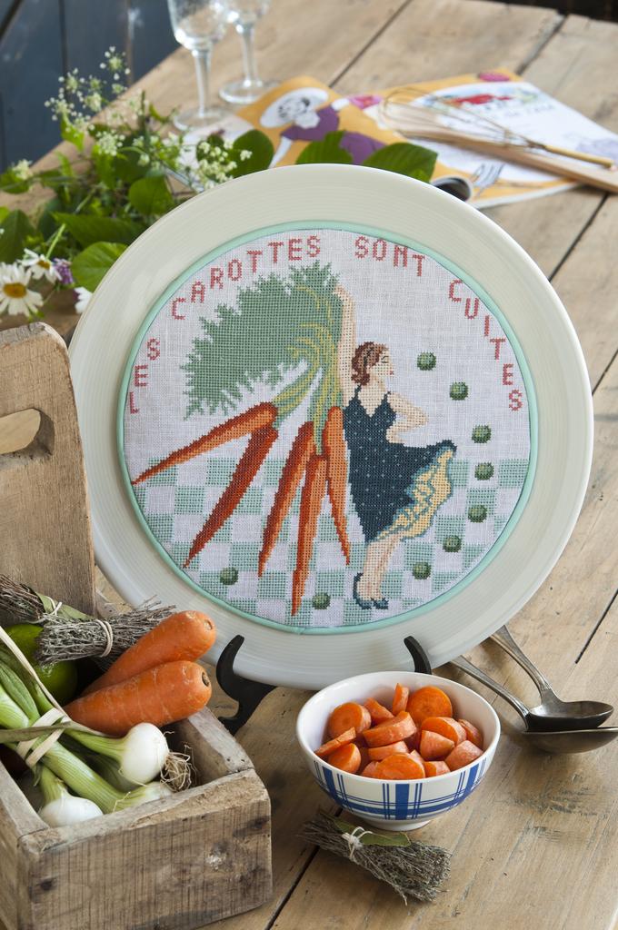 Des assiettes : carottes, radis et salade !Création Point de Croix n°090
