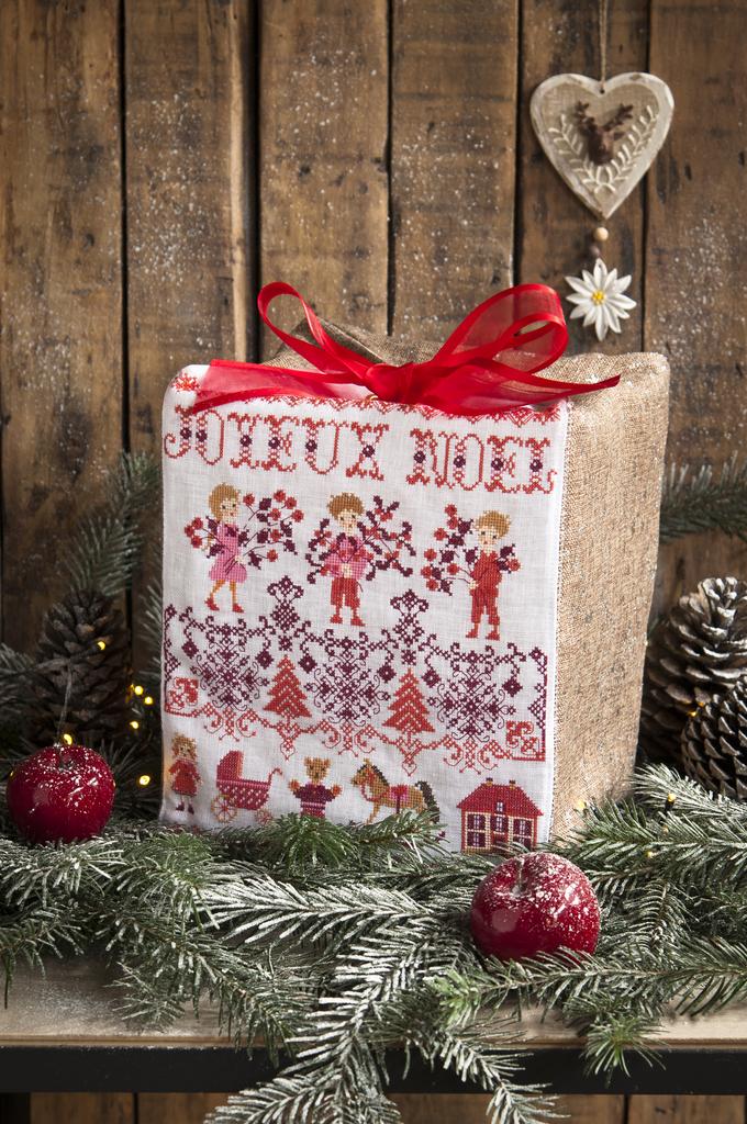 Paquet cadeau brodé !, Création Point de Croix n°091