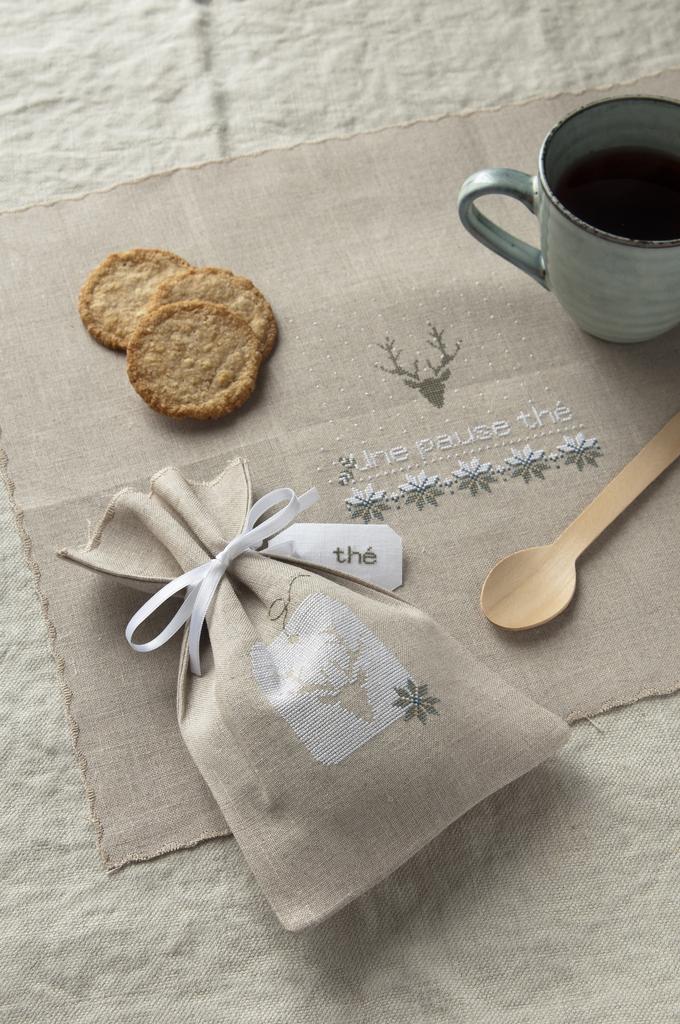 Sachet de thé et set de table, Création Point de Croix n°092