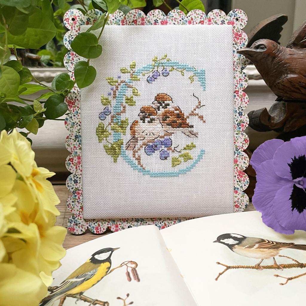 De doux oiseaux pour un printemps joyeux ! Création Point de Croix n°094