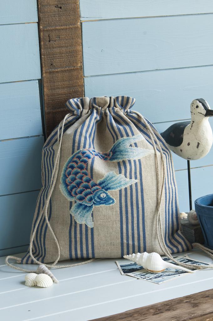 Un sac brodés d’un poisson, Création Point de Croix n°095