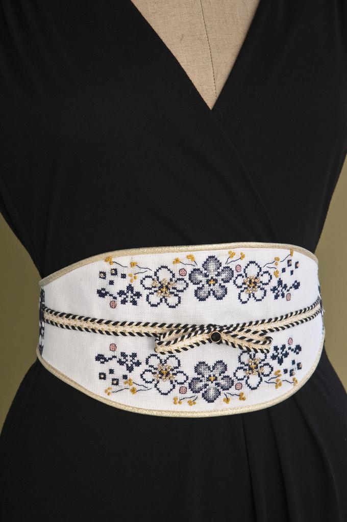 Une ceinture brodée, Création Point de Croix n°097
