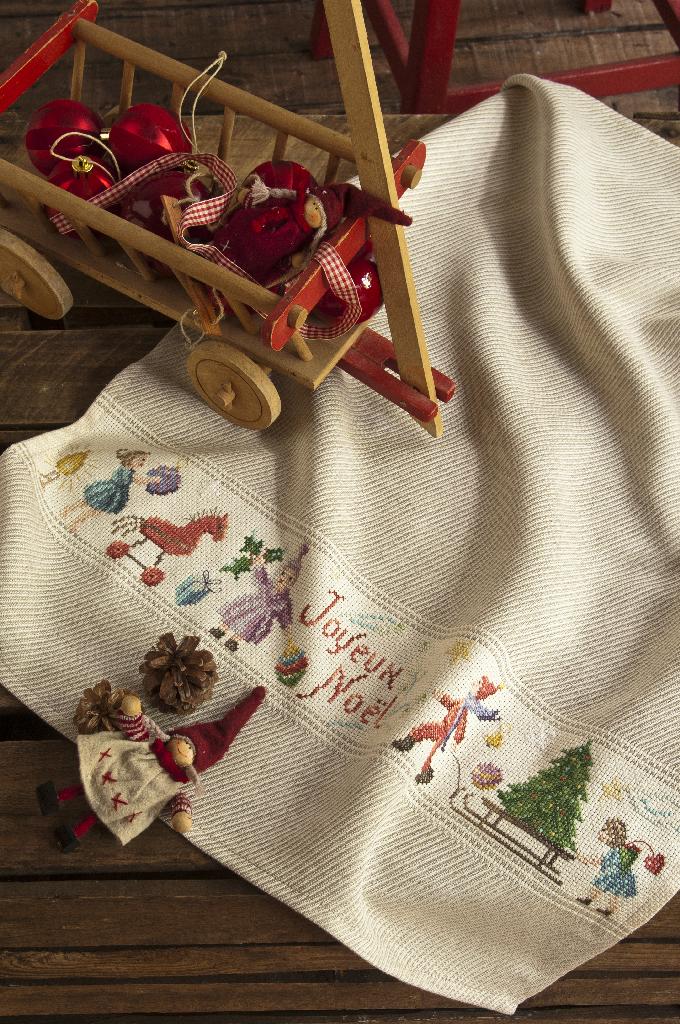 Torchon Noël de Monique Bonnin, Création Point de Croix n°103