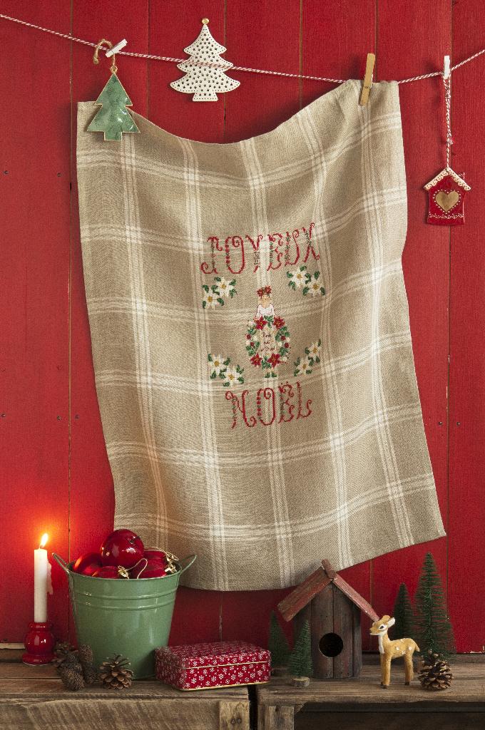 Torchon brodé « Joyeux Noël » de Marie-Anne Réthoret-Melin, Création Point de Croix n°103