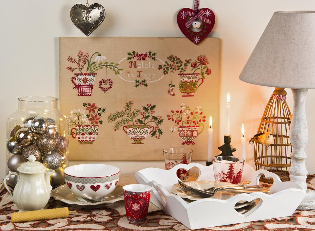 Tasses de Noël, Création Point de Croix n°109