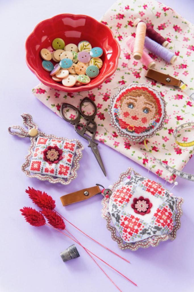 Accessoires de couture d’inspiration russe, Création Point de Croix n°111