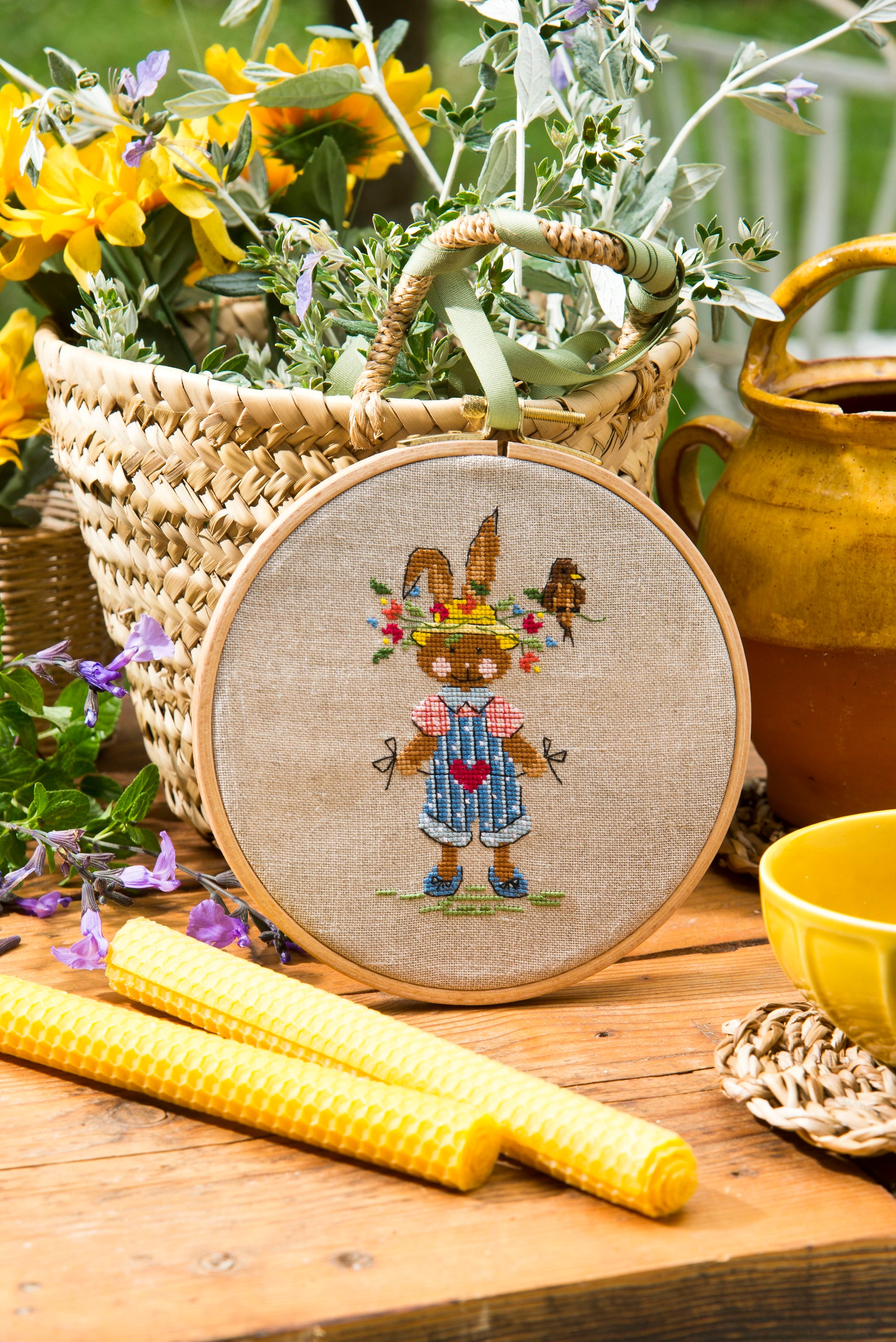 Un lapin au jardin, Création Point de Croix n°113