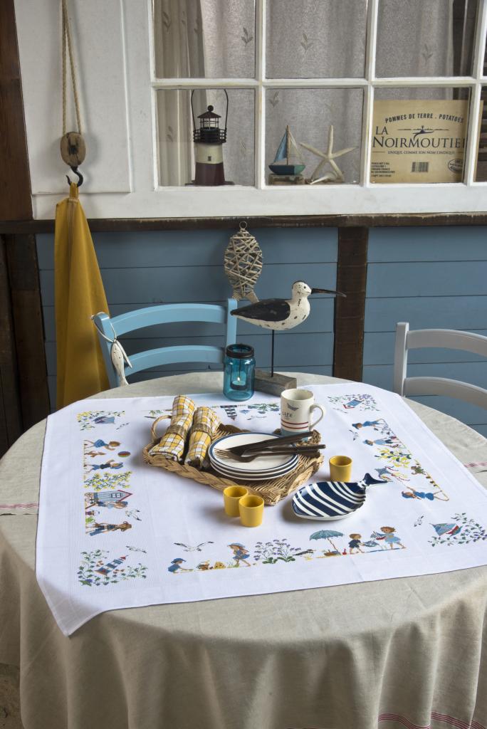 Une nappe aux airs de bord de mer, Création Point de Croix n°113