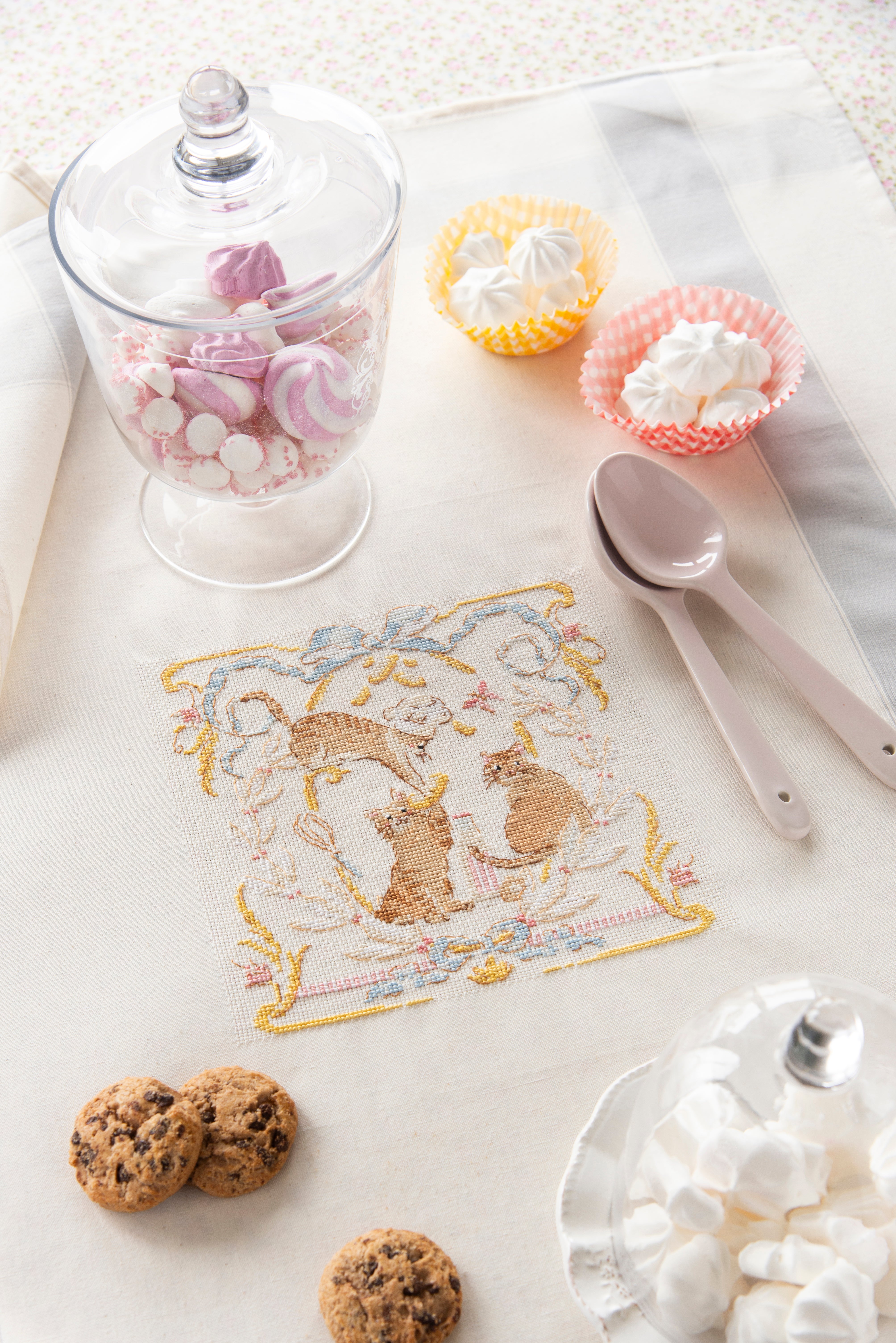 洋雑誌、洋書、輸入手芸のマガジンマート - CREATION POINT DE CROIX