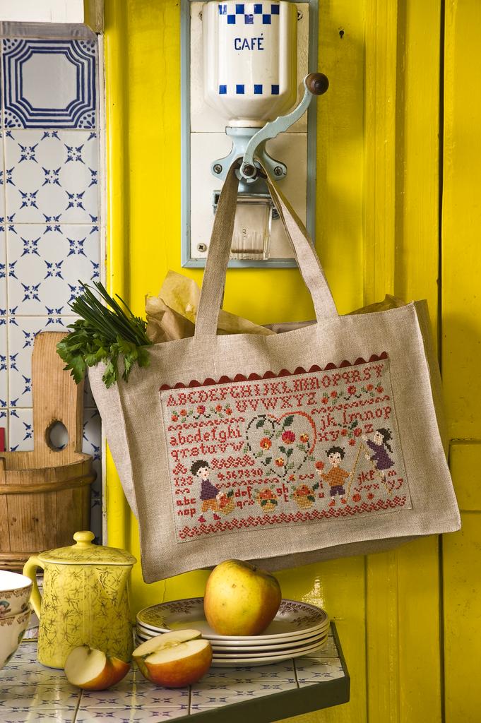 Cabas du verger de Perrette Samouiloff, Création Point de Croix n°023