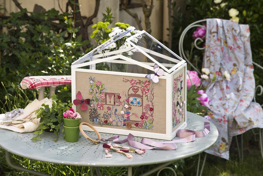 Serre à ouvrage, Création Point de Croix n°031