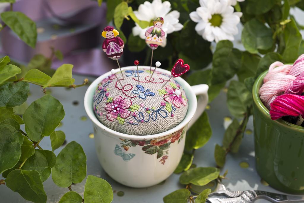 La tasse « pique épingle », Création Point de Croix n°031